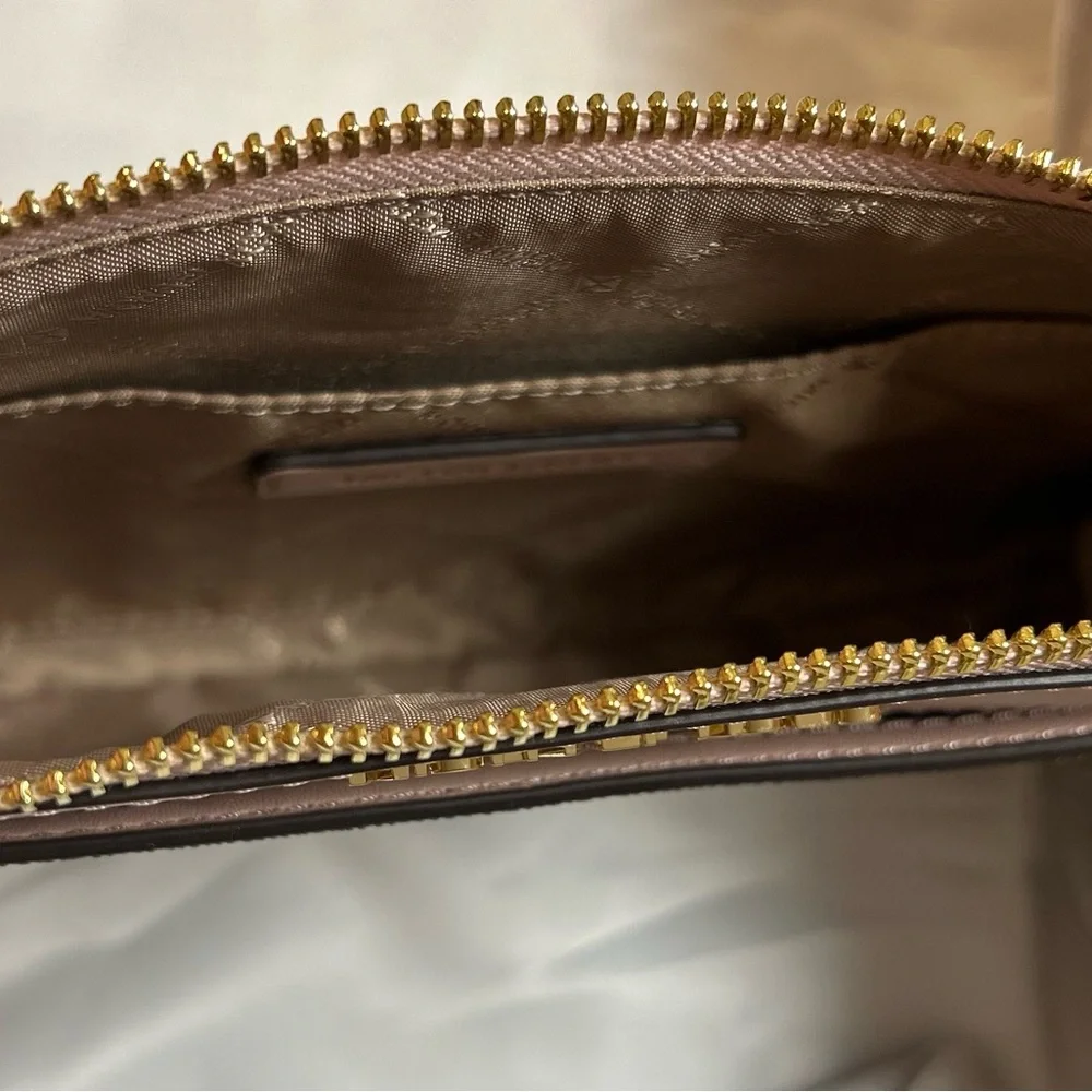 New Michael Kors Maisie
Large Pebbled Leather 2 in-1 Tote
Bag. - Picture 15 of 16